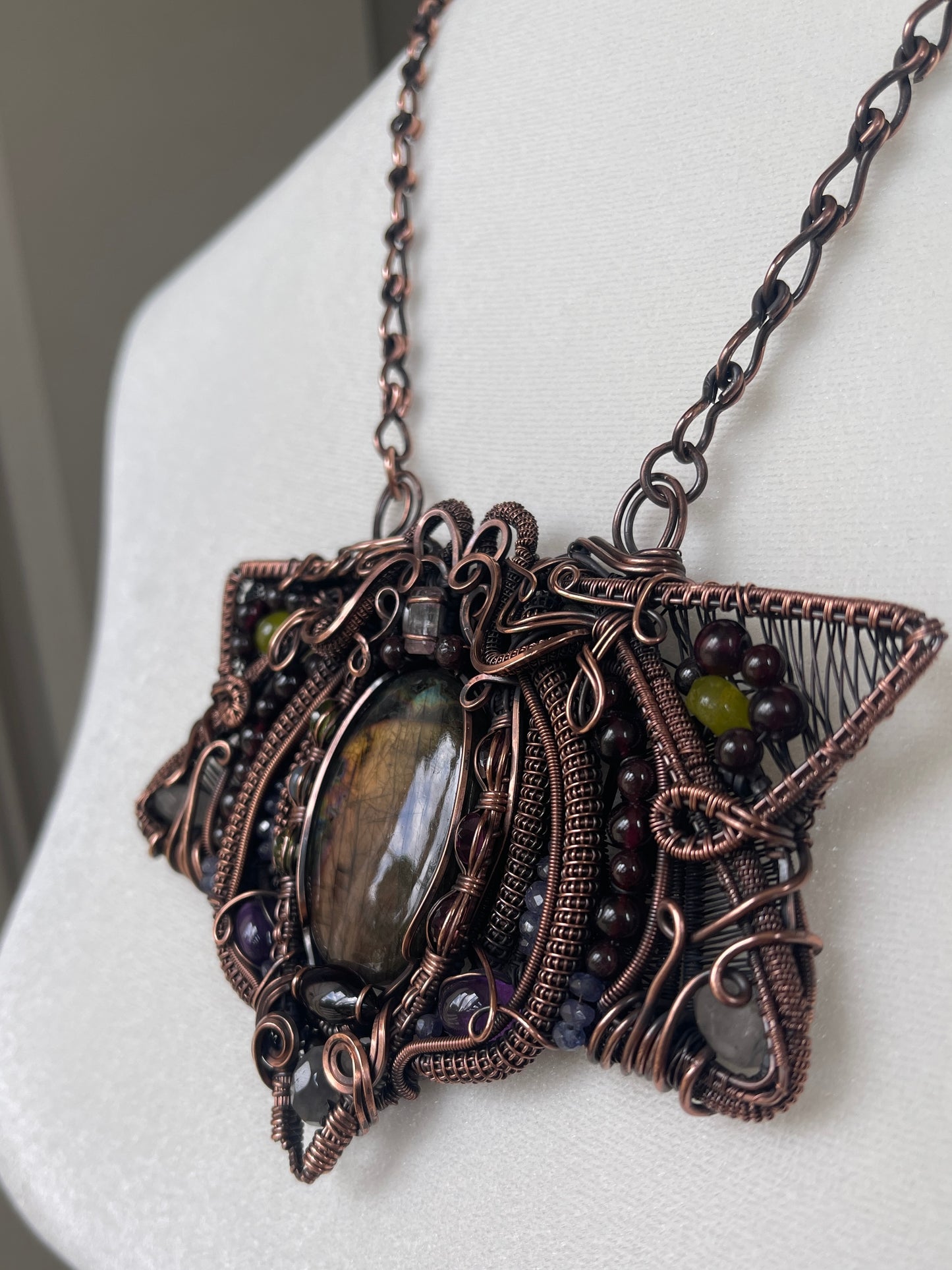 amelia the amulet